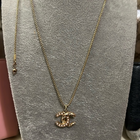 Lux zipper pull added to gold tone adjustable chain. - Picture 2 of 8